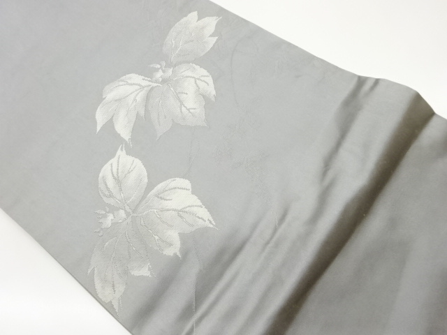 蔦葉模様織出し開き名古屋帯（額縁仕立て）